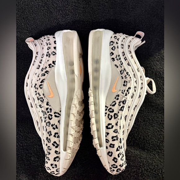 ***NEW*** Nike Women's Leopard Print Sneakers - Picture 3 of 6